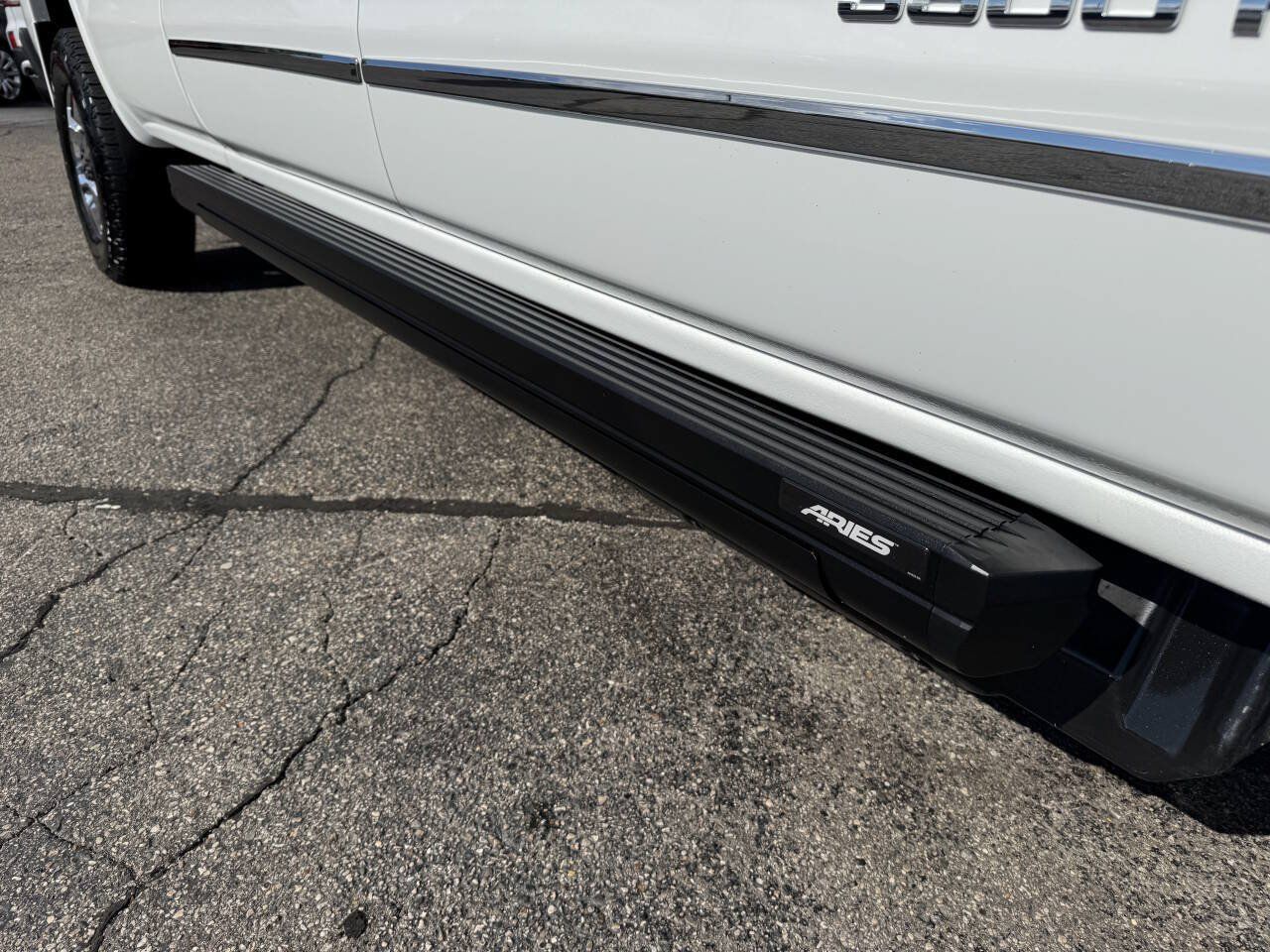 Used 2019 GMC Sierra 3500 Denali w/ Duramax Plus Package AWD/4WD image 23