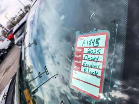 Used 2025 Chevrolet Equinox LT image 23