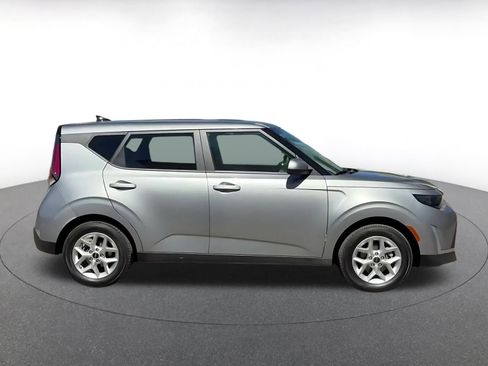 Used 2025 Kia Soul LX w/ LX Technology Package image 16