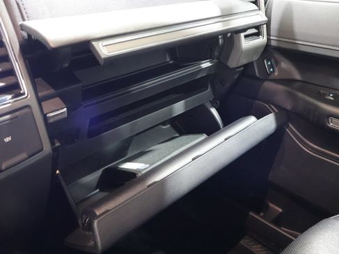 Used 2020 Ford Expedition XLT w/ Equipment Group 202A AWD/4WD image 42