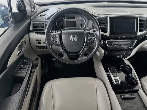 Used 2018 Honda Pilot Touring image 4