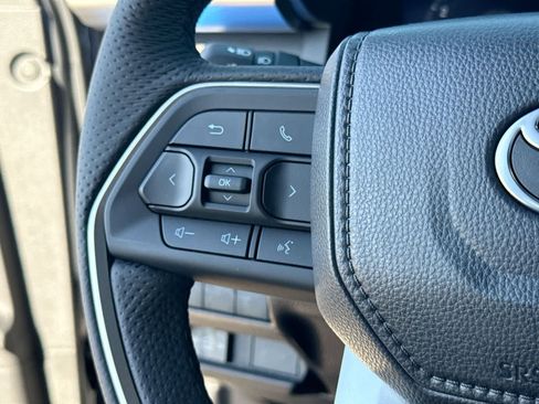 Used 2025 Toyota Tacoma TRD Off-Road AWD/4WD image 27