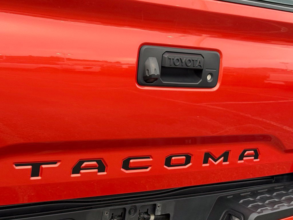 Used 2018 Toyota Tacoma TRD Sport w/ Technology Package AWD/4WD image 27
