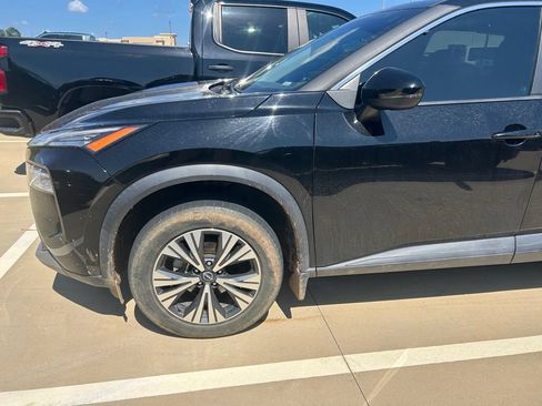 Used 2023 Nissan Rogue SV FWD image 2
