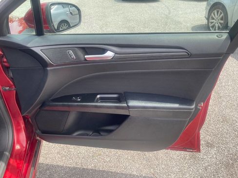 Used 2018 Ford Fusion SE w/ Equipment Group 201A FWD image 28