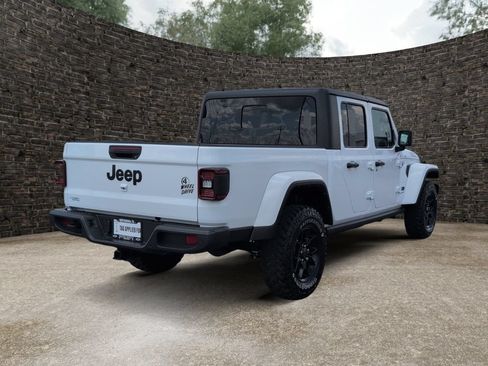 Used 2024 Jeep Gladiator Sport AWD/4WD image 7
