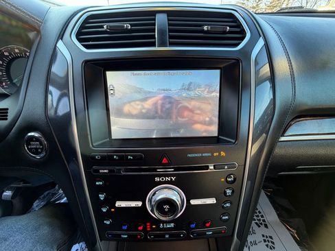Used 2017 Ford Explorer Platinum image 14