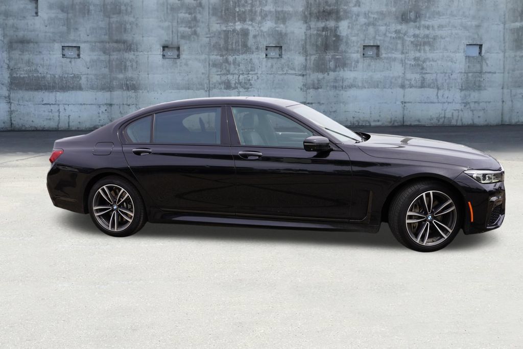 Used 2020 BMW 750i xDrive w/ Executive Package AWD/4WD image 3