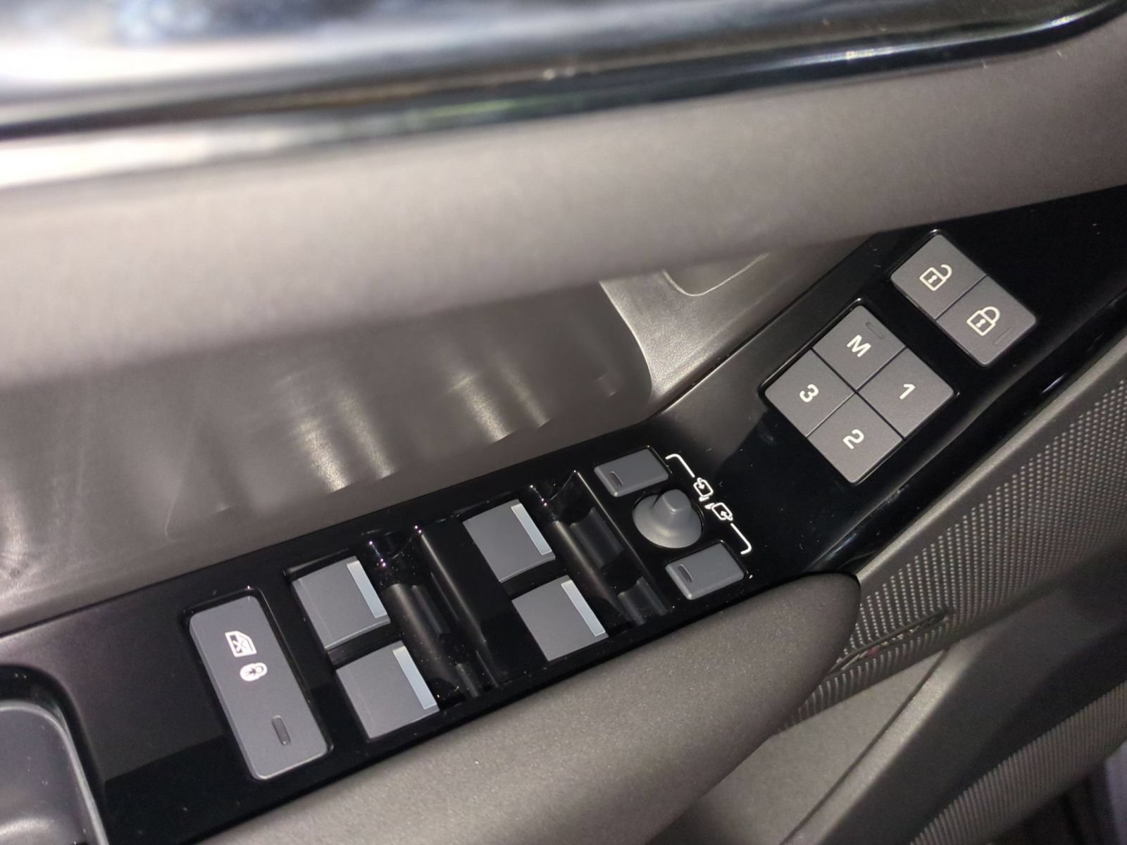 New 2026 Land Rover Range Rover Velar S AWD/4WD image 12