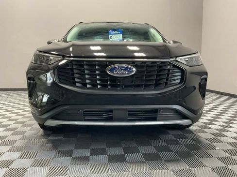 Used 2023 Ford Escape Active w/ Tech Pack #1 AWD/4WD image 3