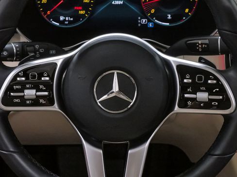 Used 2021 Mercedes-Benz GLC 300 image 23
