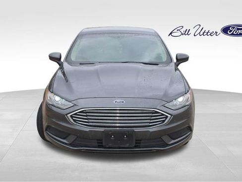 Used 2018 Ford Fusion SE w/ Fusion SE Technology Package image 2