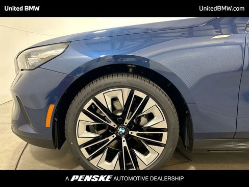 Used 2025 BMW 530i w/ Premium Package image 10