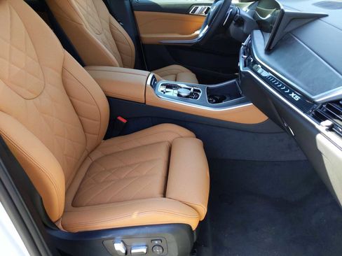 Used 2025 BMW X5 xDrive50e image 23