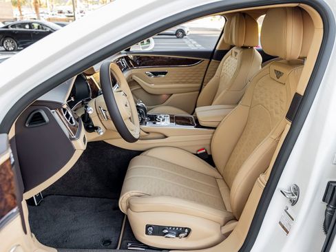 Used 2025 Bentley Flying Spur Plug-In Hybrid AWD/4WD image 17