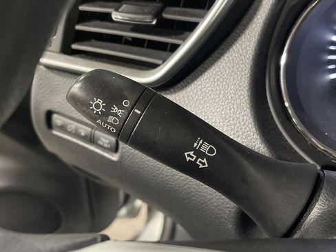 Used 2016 Nissan Rogue SV image 18