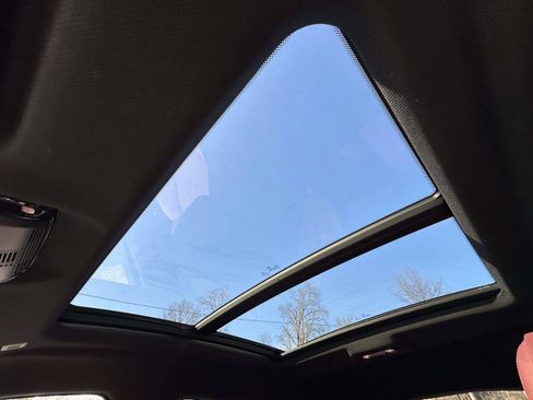 Used 2022 BMW X6 xDrive40i w/ M Sport Package image 32