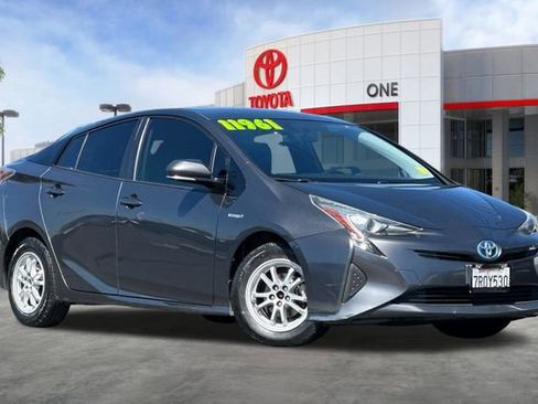 Used 2016 Toyota Prius Three FWD image 2
