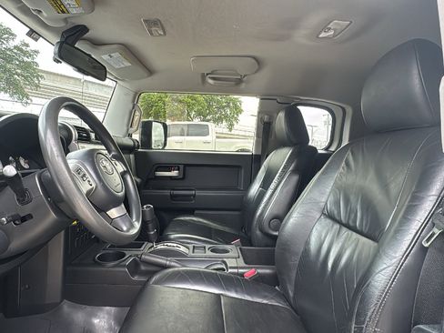 Used 2012 Toyota FJ Cruiser 2WD w/ Convenience Pkg image 9