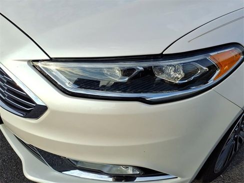 Used 2017 Ford Fusion SE w/ Fusion SE Technology Package image 13