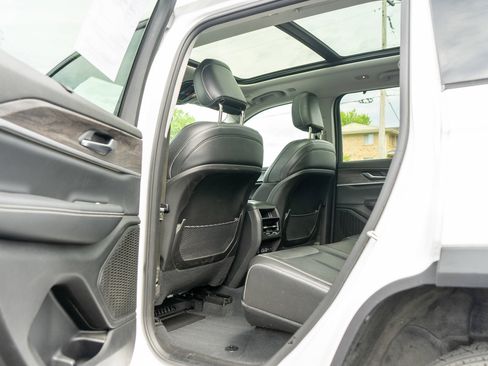 Used 2023 Jeep Grand Cherokee Limited w/ Luxury Tech Group II AWD/4WD image 29