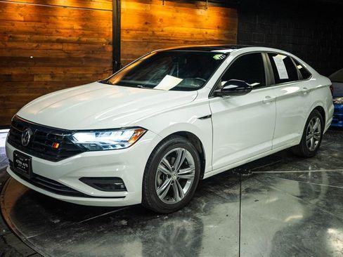 Used 2021 Volkswagen Jetta R-Line w/ R-Line Cold Weather Package FWD image 2