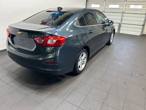 Used 2017 Chevrolet Cruze LT FWD image 3