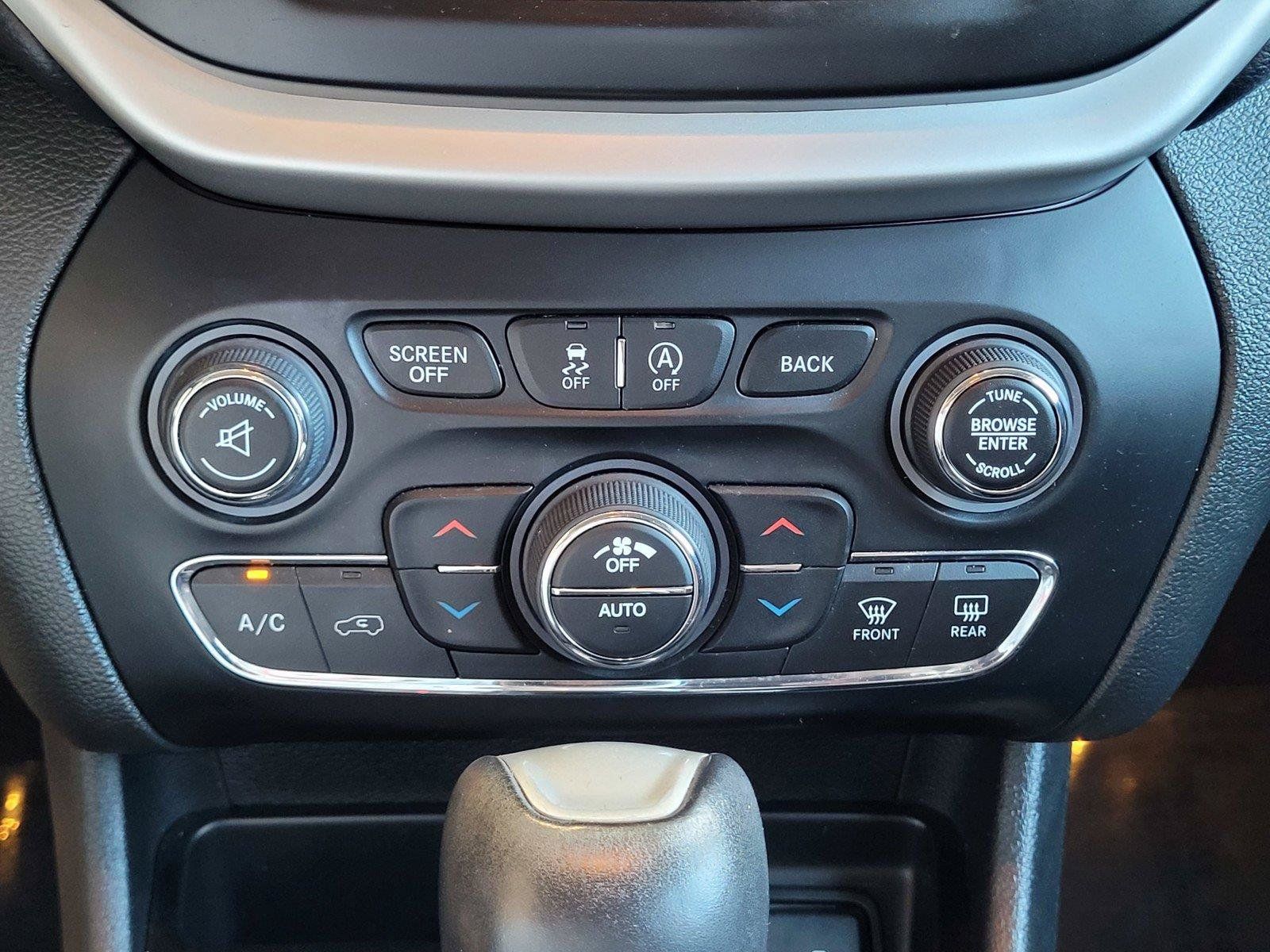 Used 2018 Jeep Cherokee Trailhawk w/ Comfort/Convenience Group AWD/4WD image 27