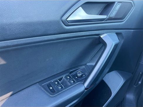 Used 2019 Volkswagen Tiguan SE image 17