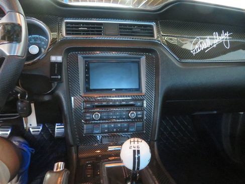 Used 2010 Ford Mustang Shelby GT500 RWD image 33