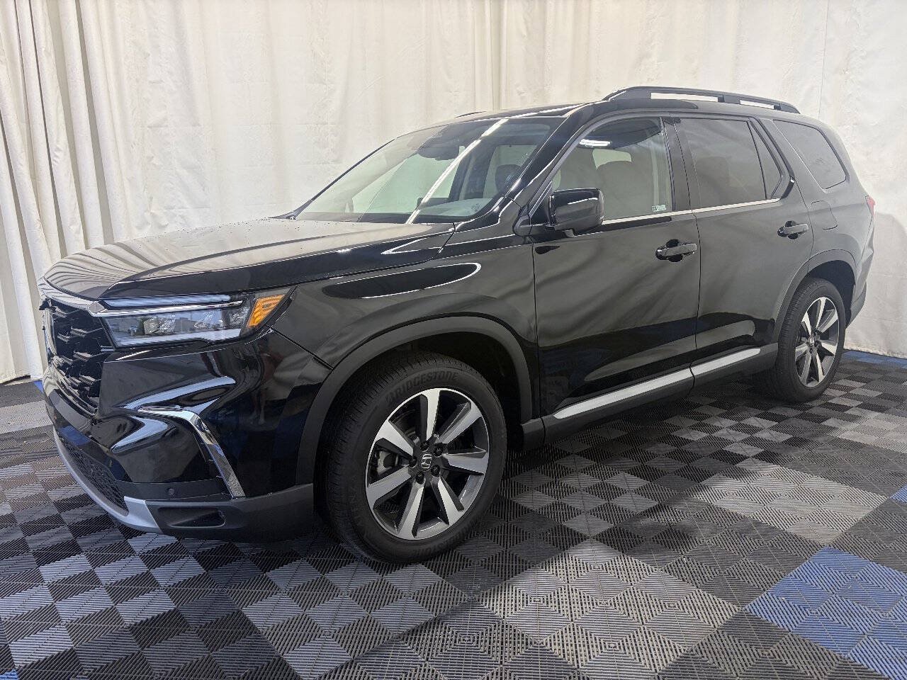 Used 2025 Honda Pilot Elite image 2