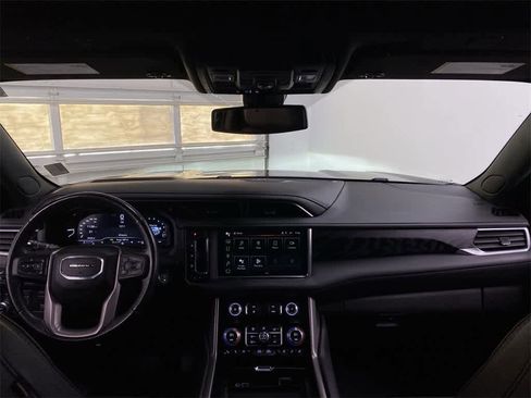 Used 2022 GMC Yukon XL Denali image 12