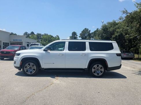 Used 2024 Jeep Wagoneer L Series II w/ Flexible Seating Group AWD/4WD image 11