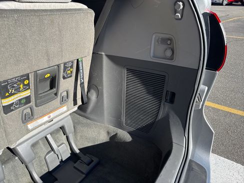 Used 2017 Toyota Sienna LE image 43