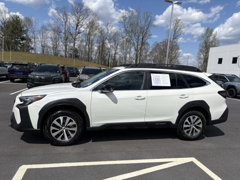 Certified 2025 Subaru Outback Premium image 4
