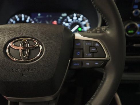 Certified 2022 Toyota Highlander XLE image 23