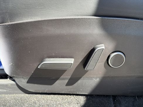 Used 2022 Tesla Model Y Long Range image 16