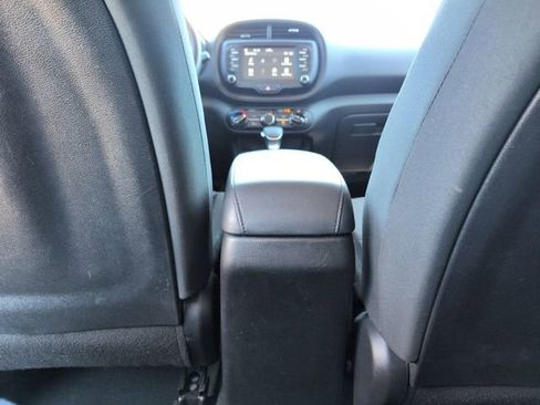 Used 2020 Kia Soul LX image 28