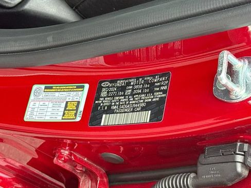 Certified 2025 Hyundai Elantra SEL FWD image 30