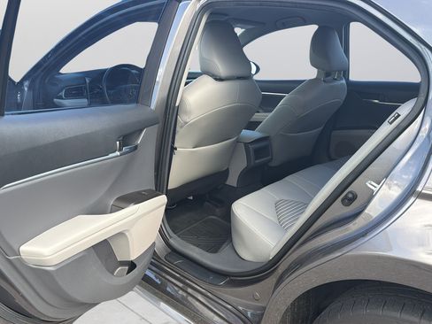 Used 2022 Toyota Camry SE w/ Convenience Package FWD image 18