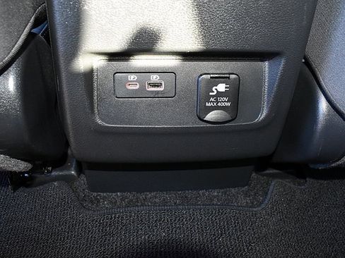 Used 2023 Nissan Frontier SV w/ Technology Package image 25