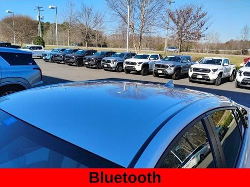 Used 2017 Toyota Prius Four image 4