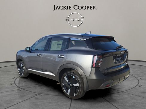 New 2025 Nissan Kicks SR image 3