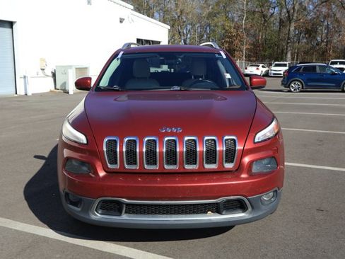 Used 2017 Jeep Cherokee Limited image 2