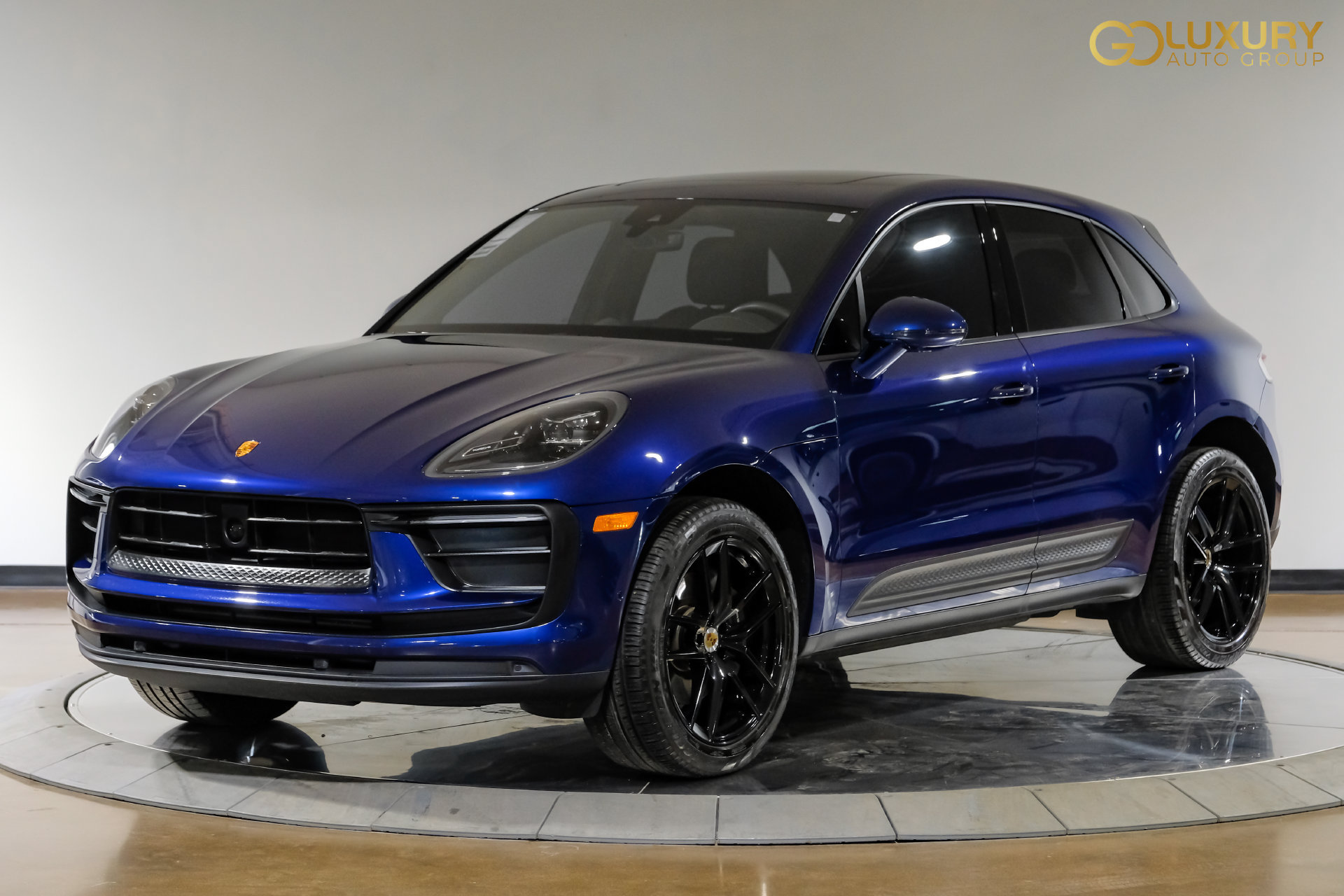 Used 2023 Porsche Macan Turbo AWD/4WD image 8