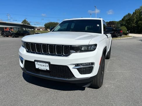Used 2023 Jeep Grand Cherokee 4WD 4xe image 13