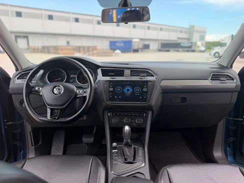 Used 2018 Volkswagen Tiguan SE w/ Front Fog Lights Package FWD image 27