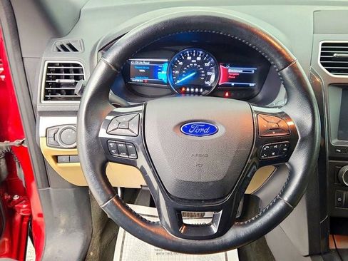 Used 2017 Ford Explorer XLT w/ Equipment Group 202A image 13