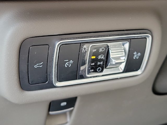Used 2024 Lincoln Nautilus Premier AWD/4WD image 10