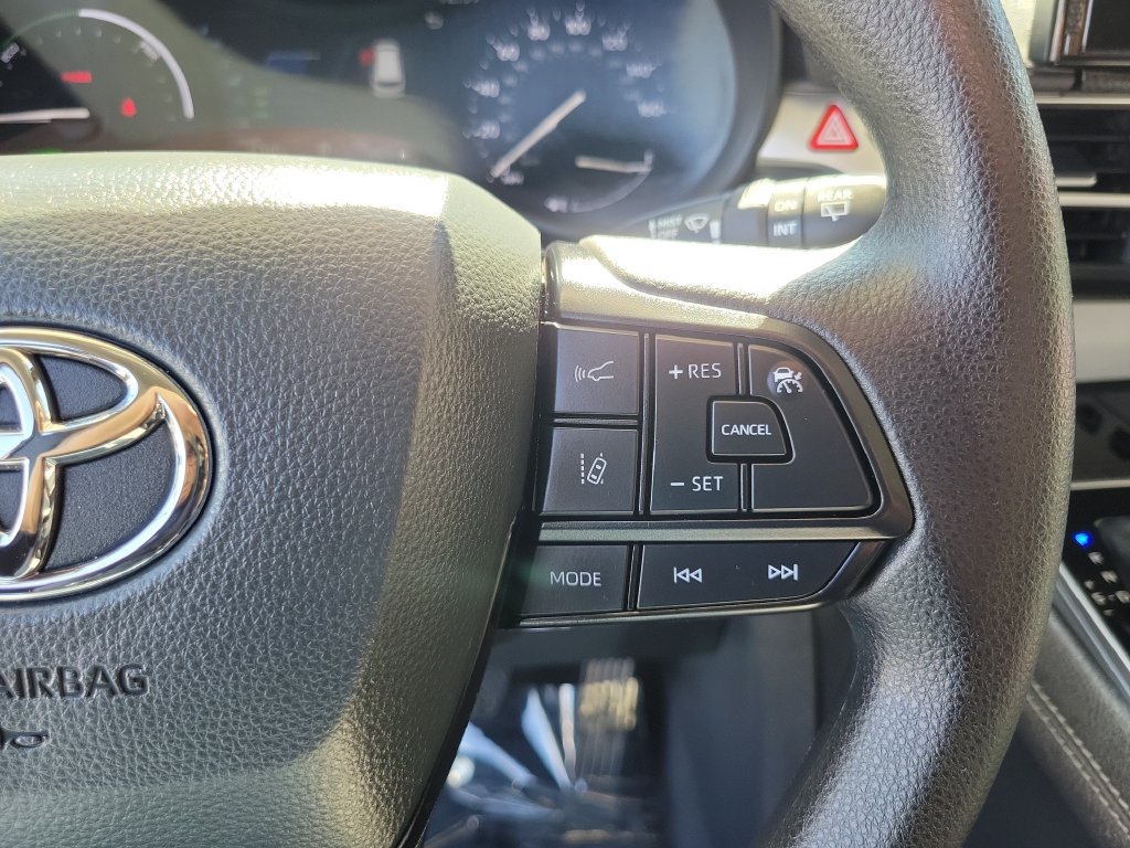 Used 2026 Toyota Sienna LE FWD image 25